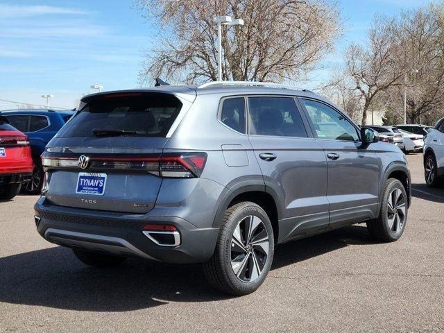 2025 Volkswagen Taos SE photo 3