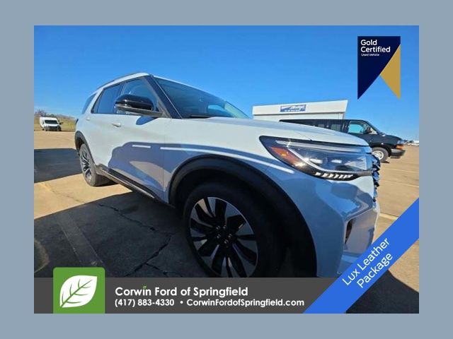 2025 Ford Explorer Platinum's photo