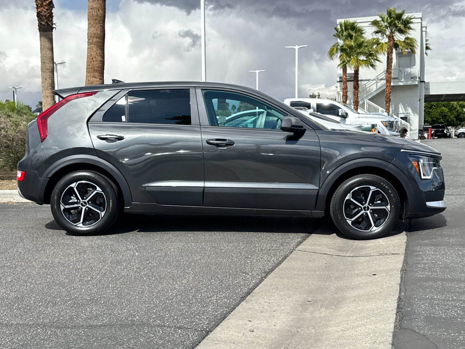 2025 Kia Niro LX photo 2