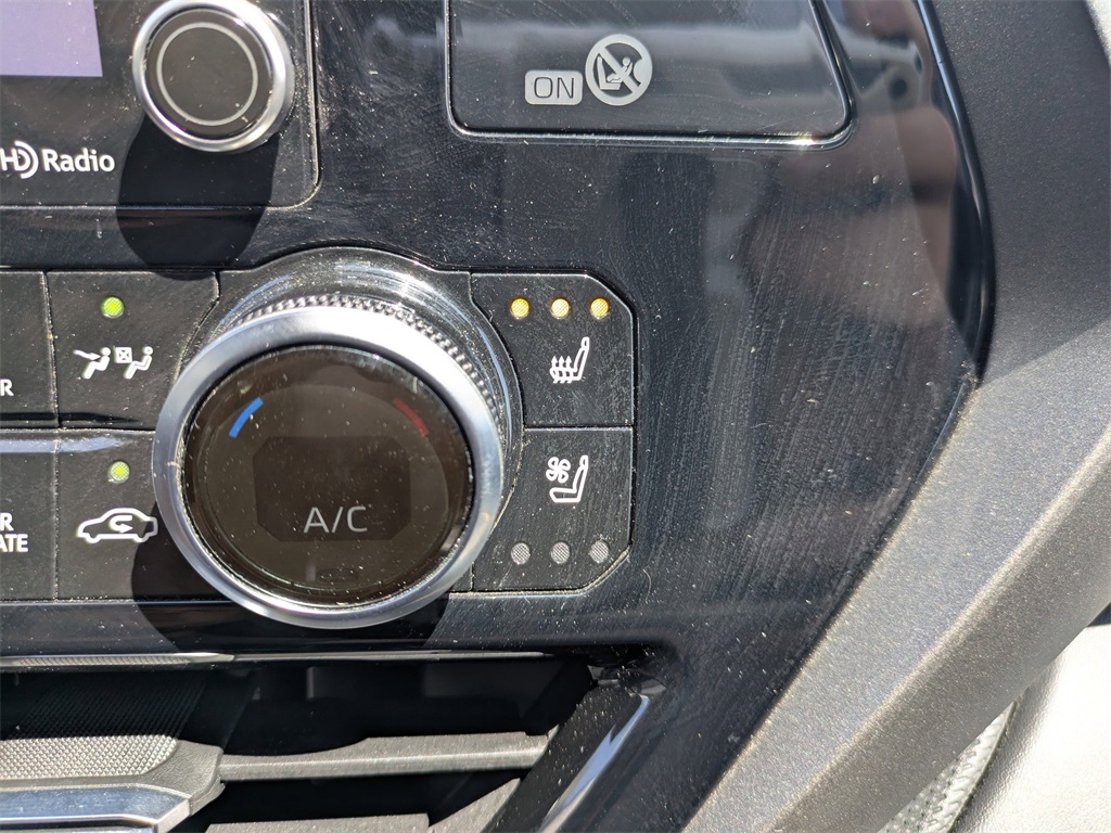 2020 Toyota Highlander Limited photo 25