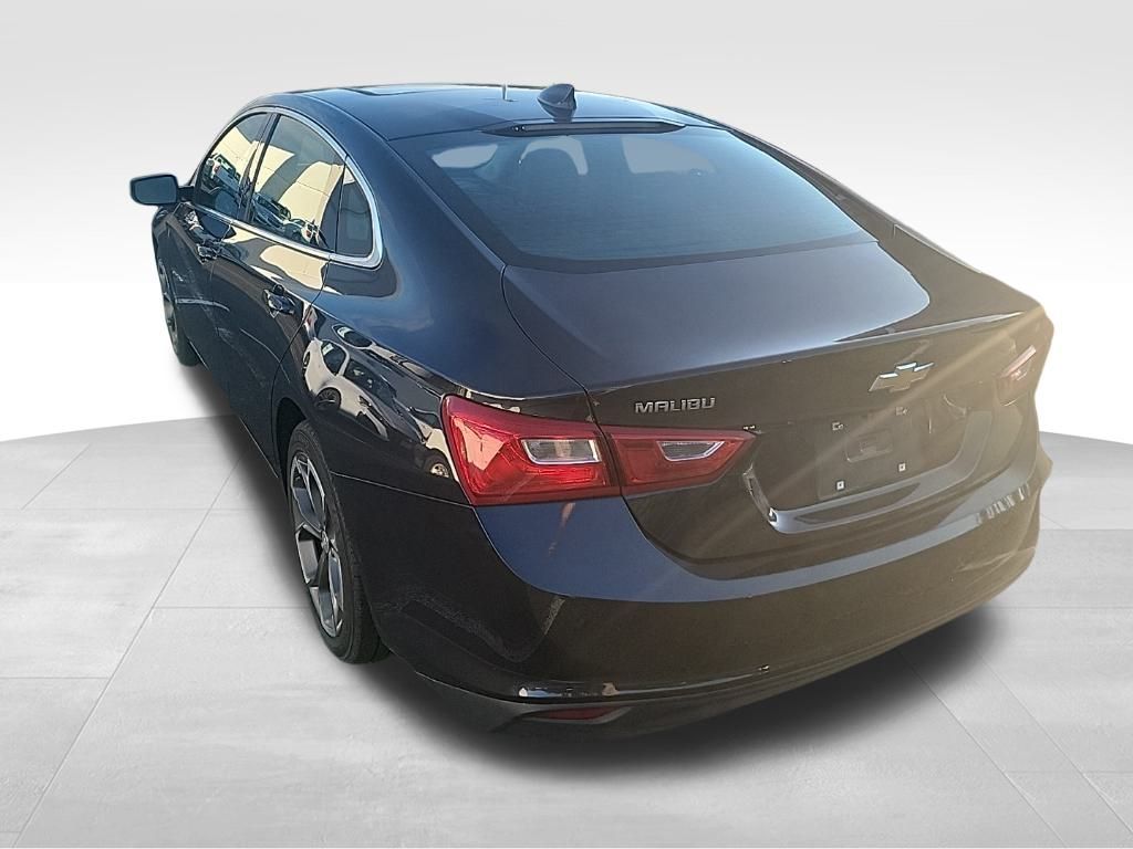 2023 Chevrolet Malibu 1LT photo 2