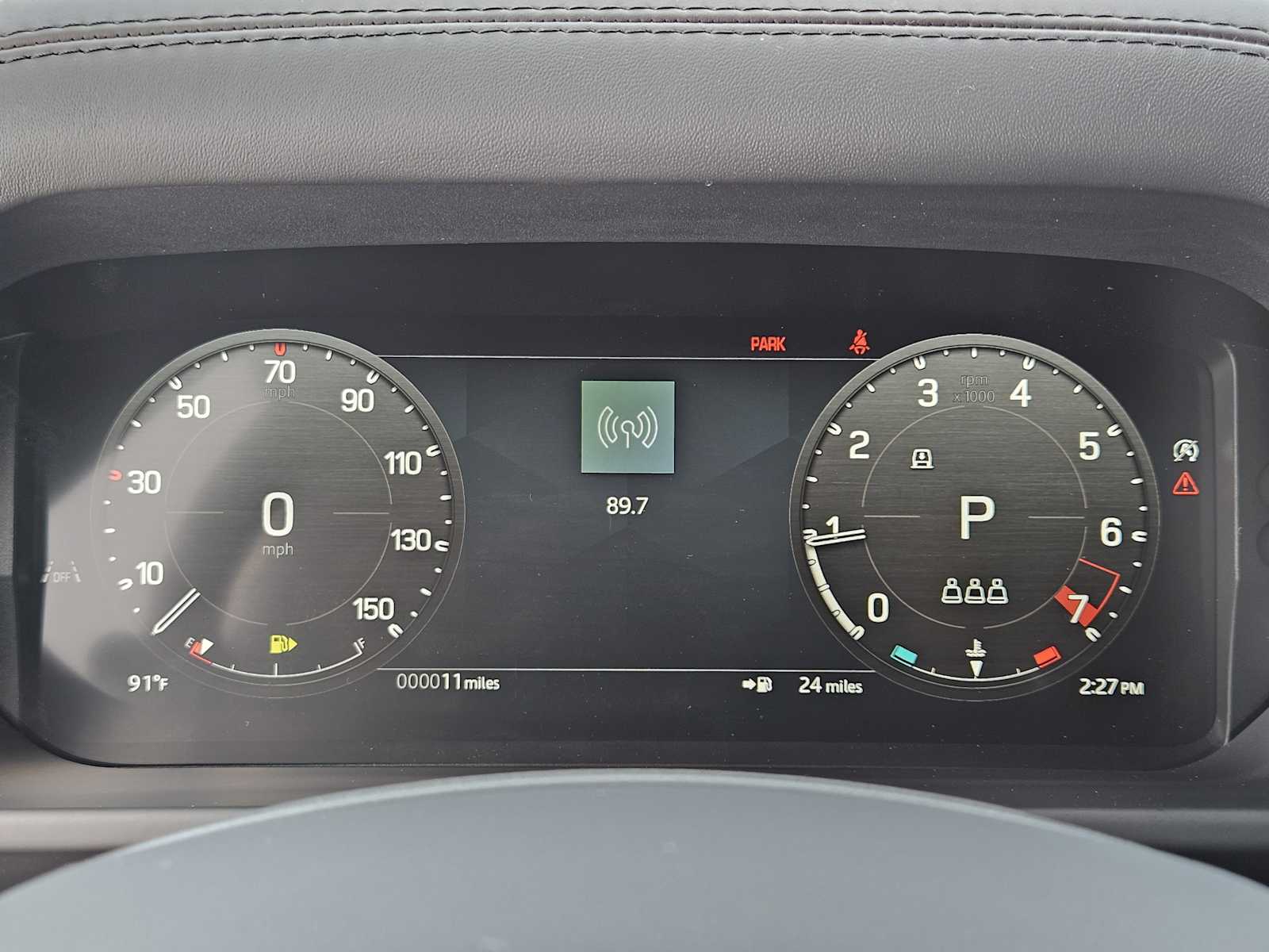 2025 Land Rover Defender 90 X-Dynamic SE photo 13