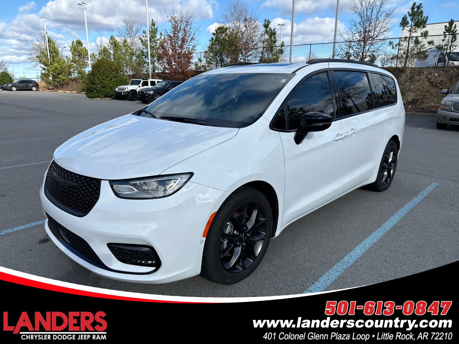 2024 Chrysler Pacifica Touring L's photo