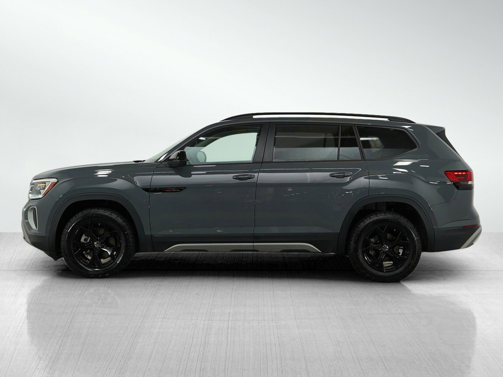 Used 2024 Volkswagen Atlas Atlas Peak Edition with VIN 1V2CR2CA4RC604356 for sale in Burnsville, Minnesota