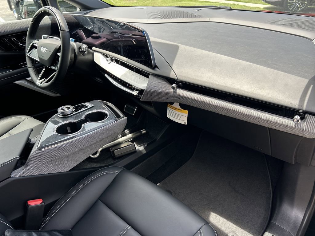2025 Cadillac Optiq Luxury photo 9