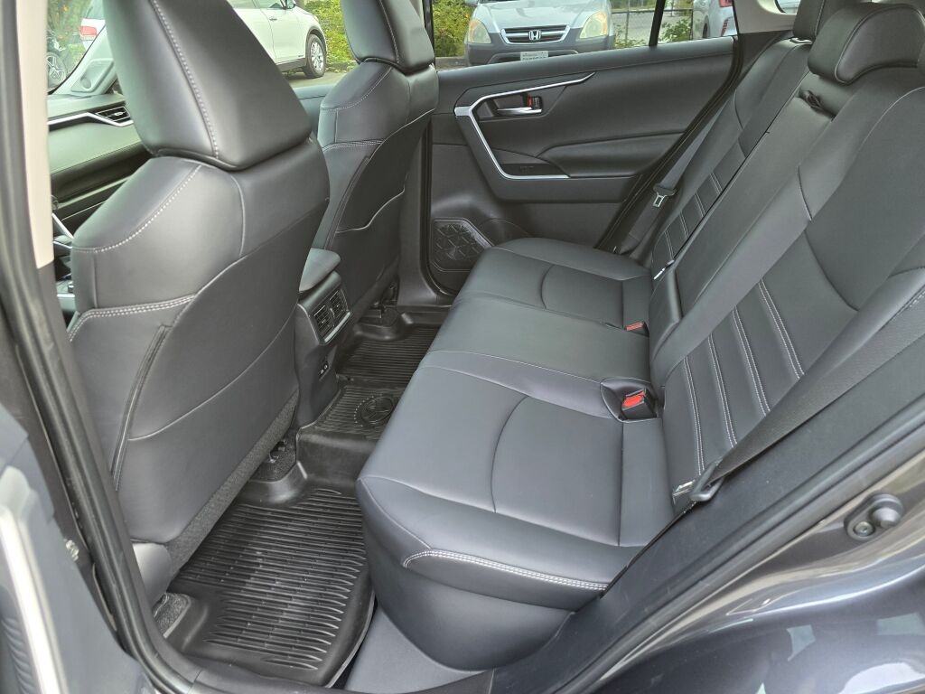 2023 Toyota RAV4 Hybrid XLE Premium photo 15