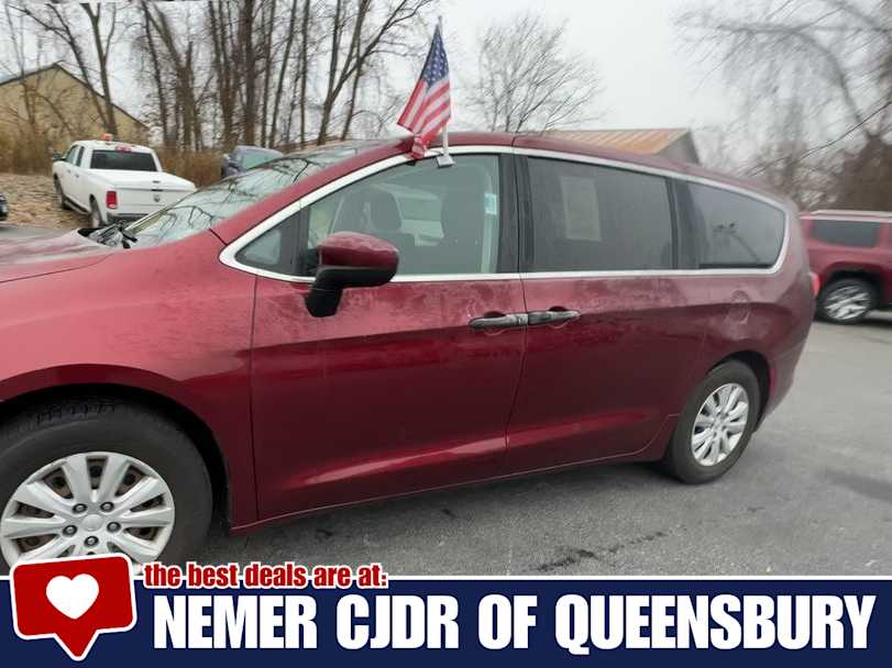 2020 Chrysler Voyager L photo 4