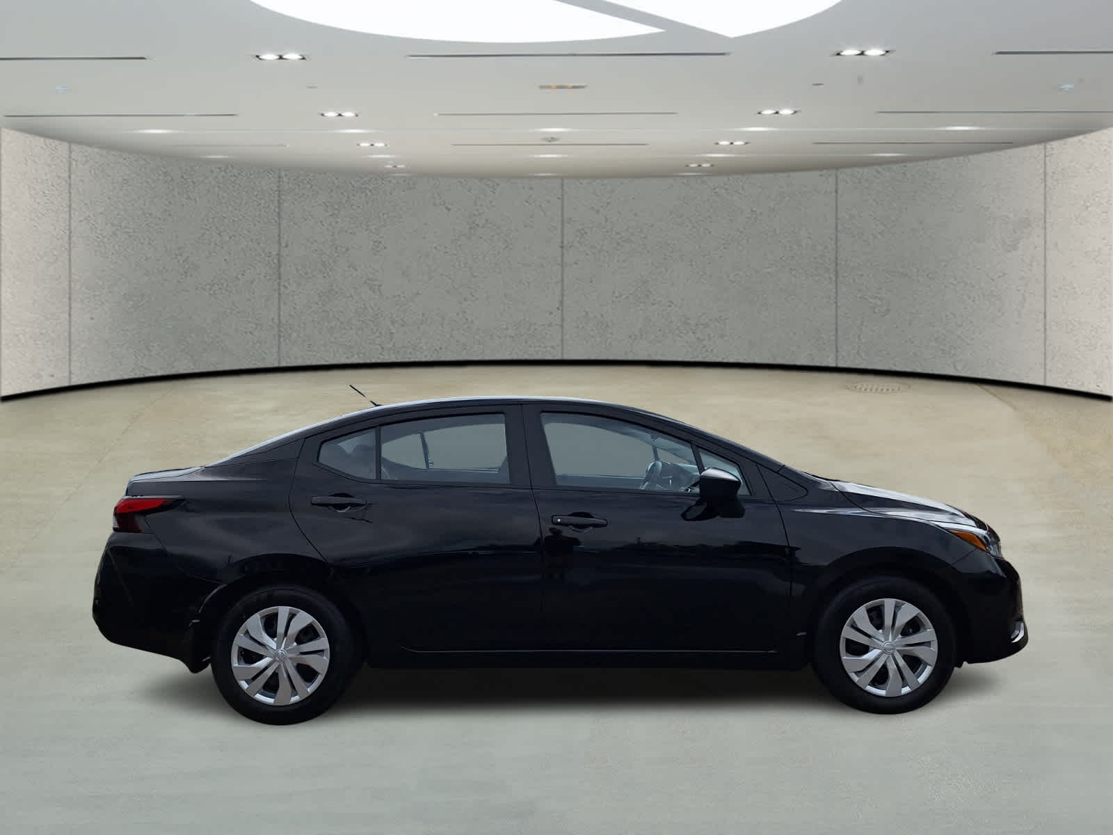 2025 Nissan Versa S photo 4
