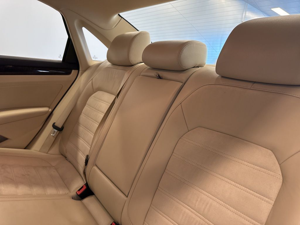 2014 Volkswagen Passat V6 SEL Premium photo 15