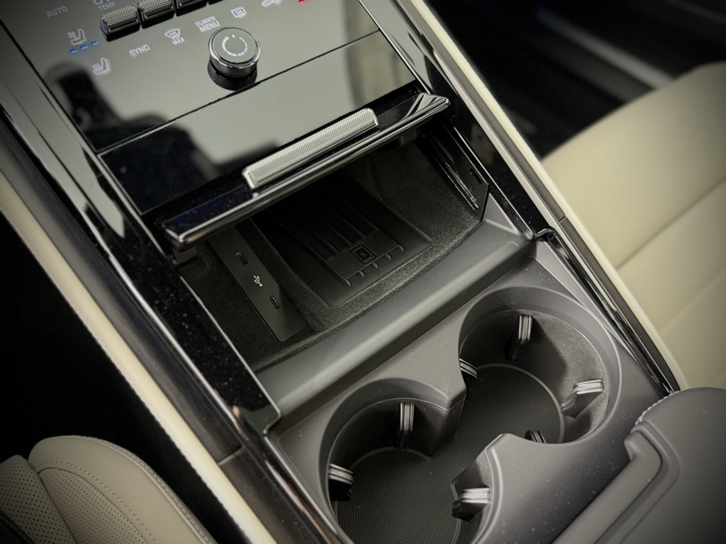 2025 Porsche Panamera 4 photo 26