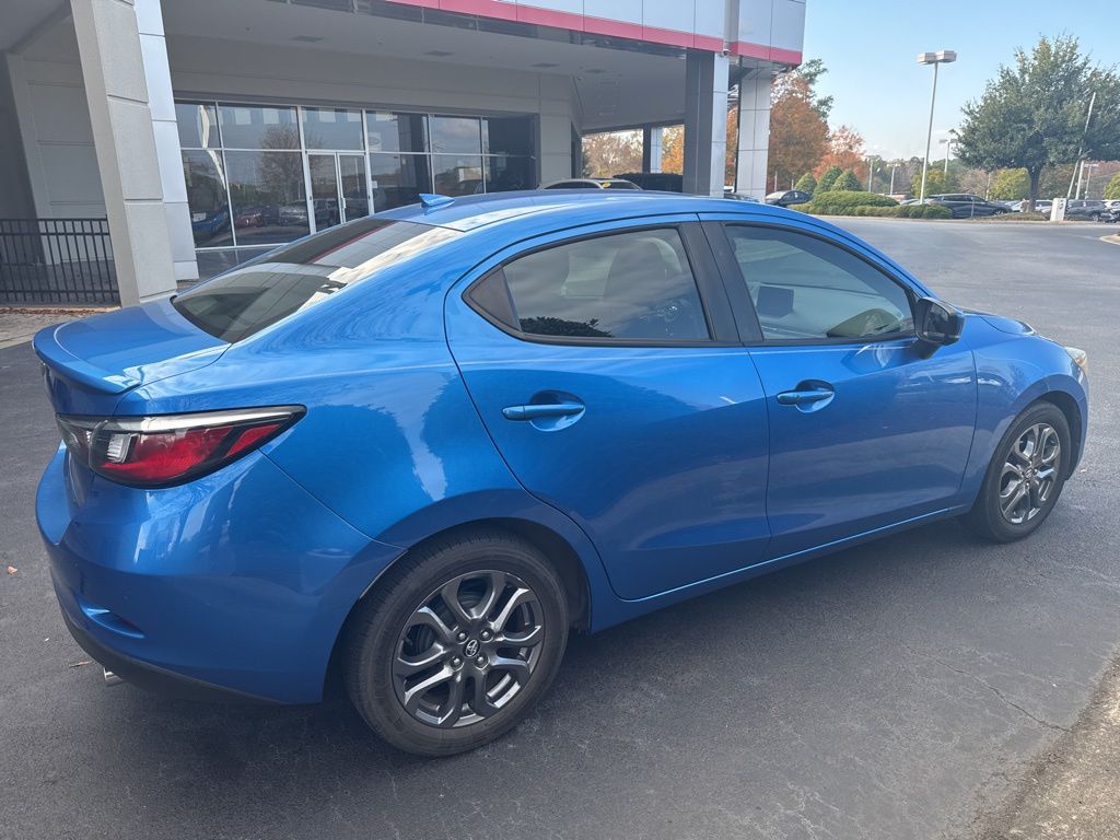 2019 Toyota Yaris LE photo 3