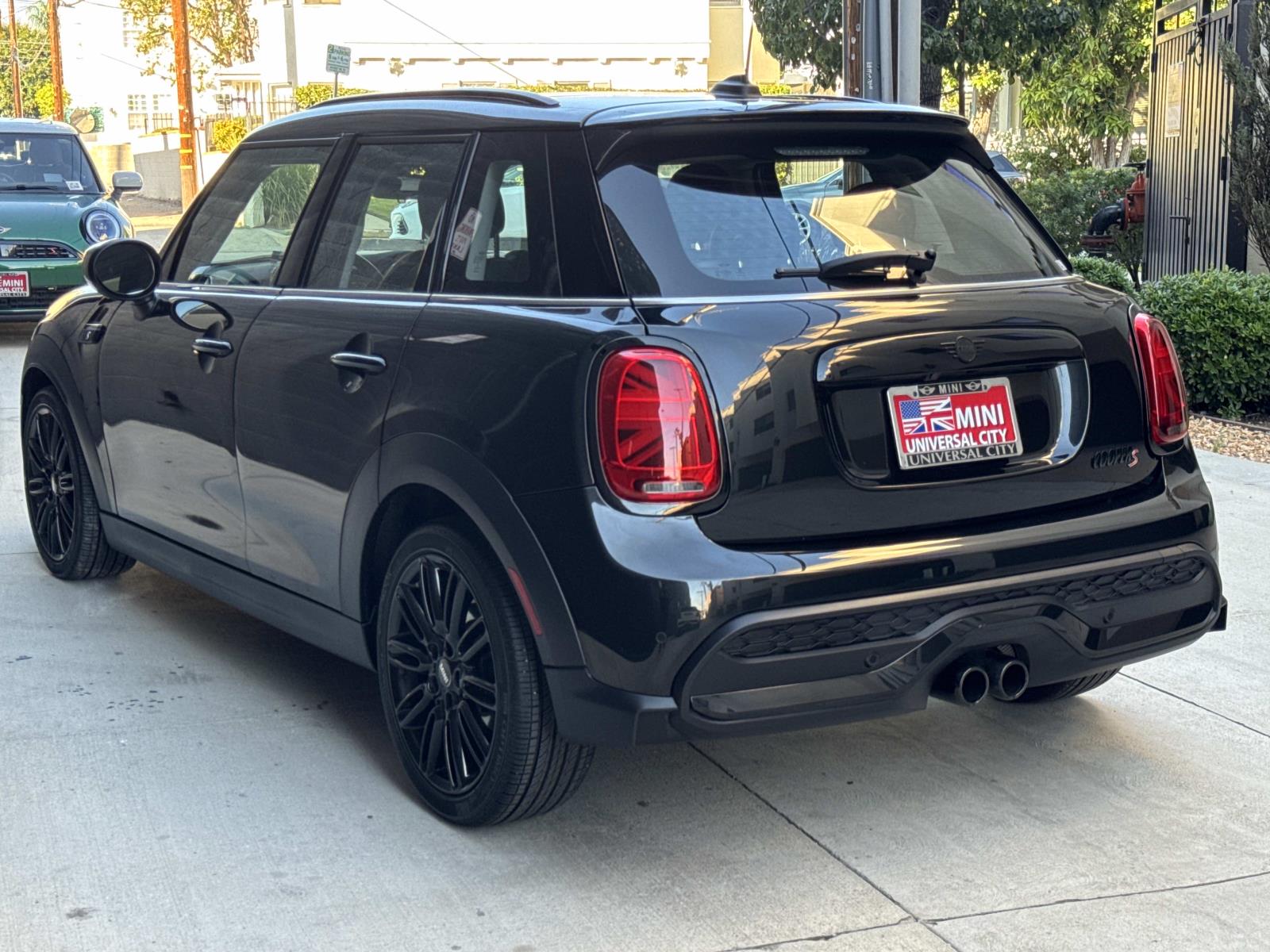 2023 Mini Cooper 4 Door Hardtop S photo 2