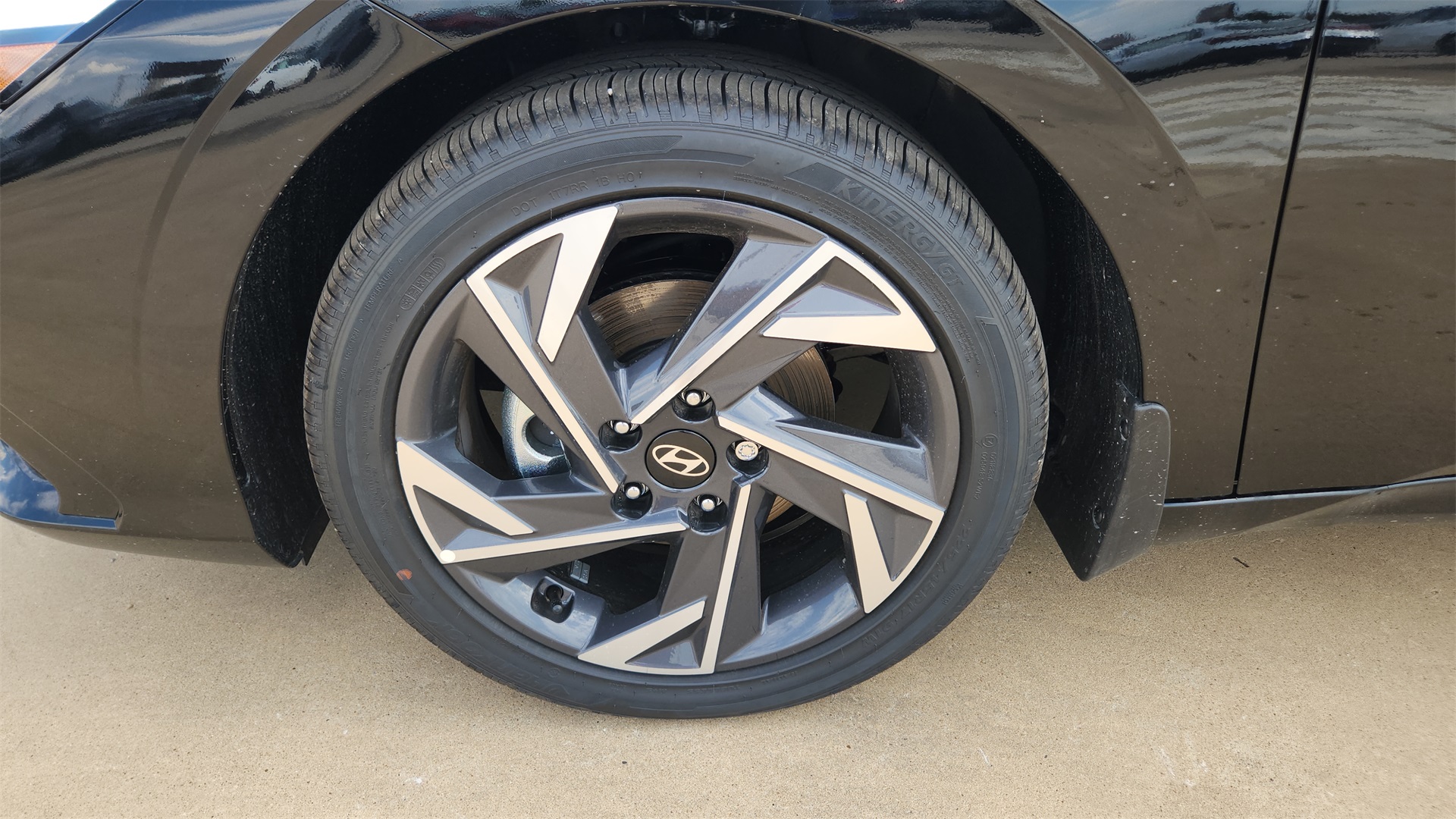 2025 Hyundai Elantra Limited photo 21