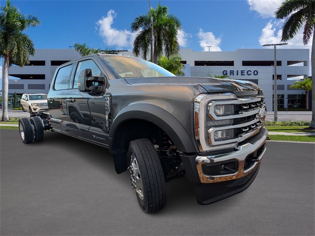 2026 Ford F-550 Super Duty Chassis Cab Lariat's photo