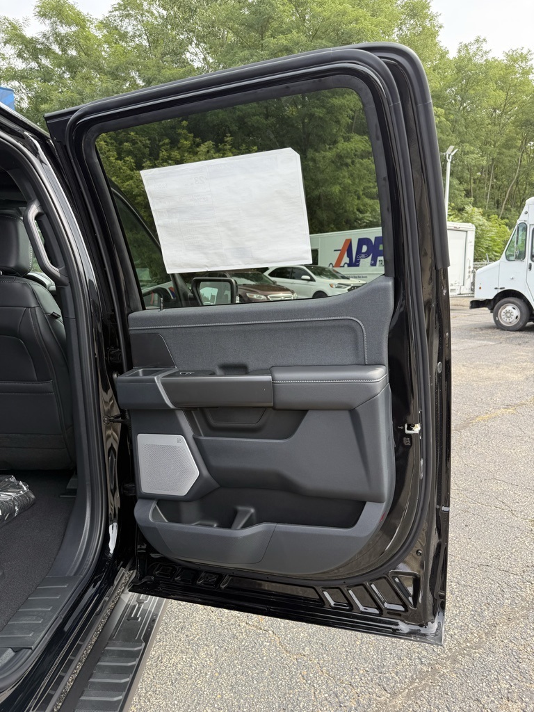 2025 Ford F-150 Lariat photo 14