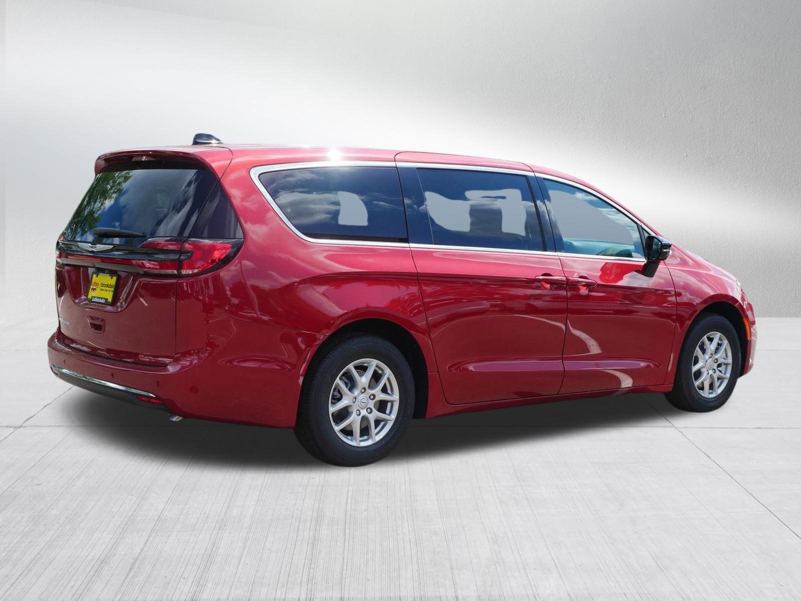 2026 Chrysler Pacifica photo 6