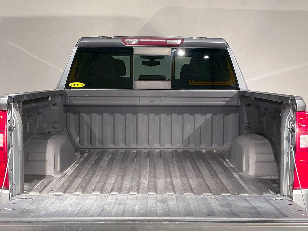 2019 Chevrolet Silverado 1500 LT photo 3