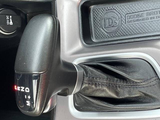 2022 Dodge Charger SXT photo 25