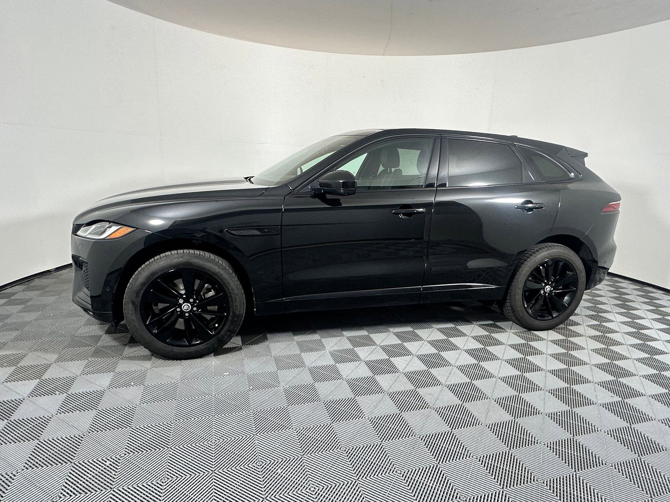 2026 Jaguar F-PACE P250 R-Dynamic S photo 2