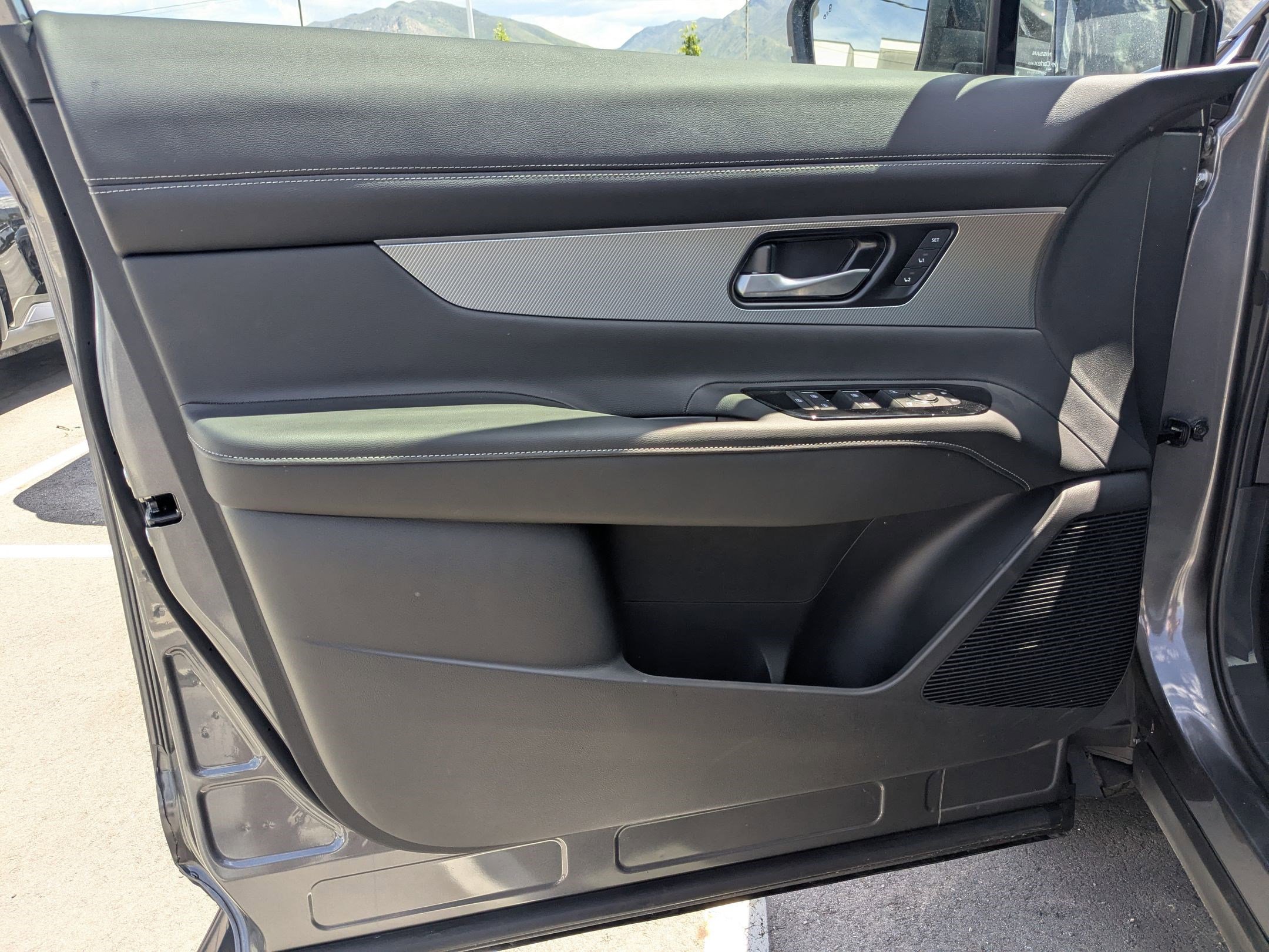 2025 Nissan Murano SL photo 10