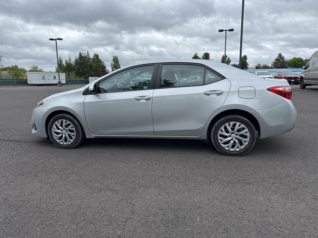 2017 Toyota Corolla LE photo 4