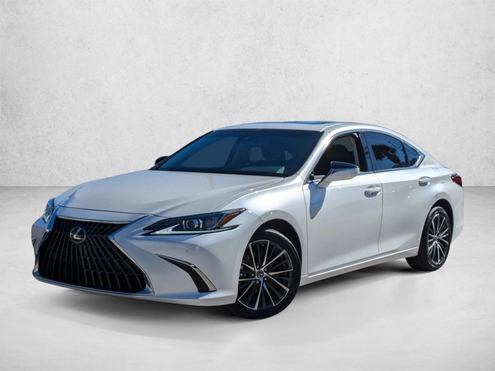 2024 Lexus ES 250's photo