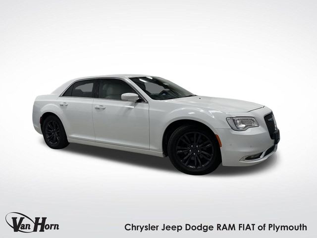 2021 Chrysler 300 Touring's photo