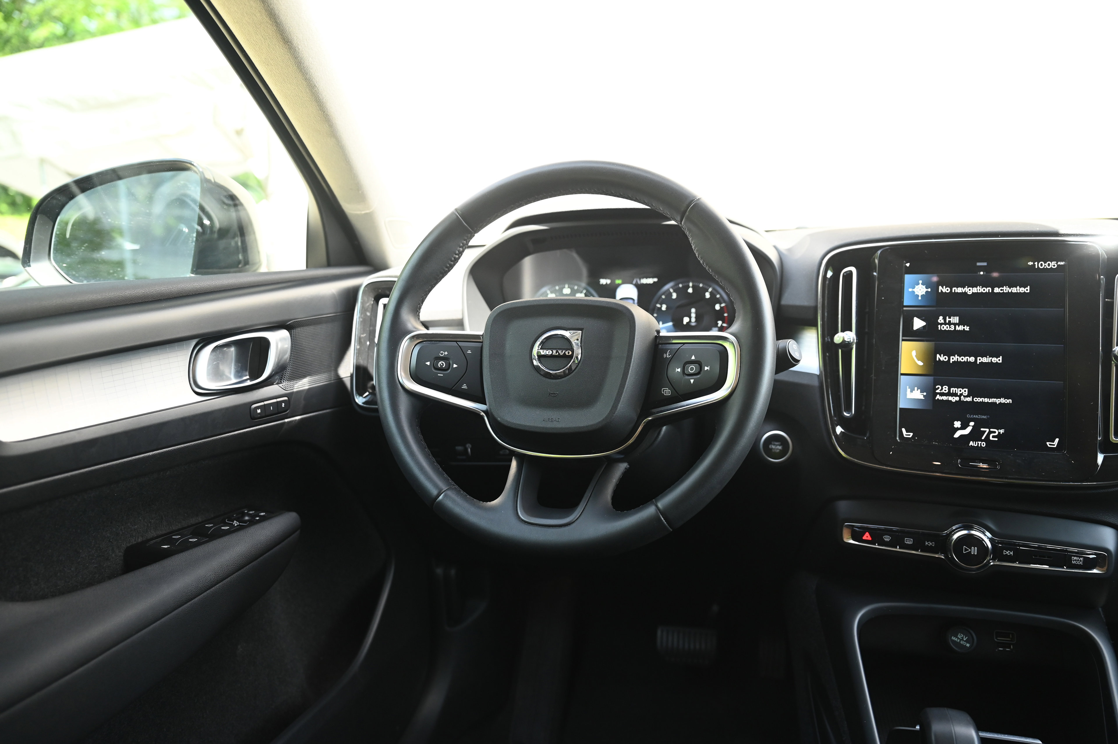 2022 Volvo XC40 Momentum photo 30