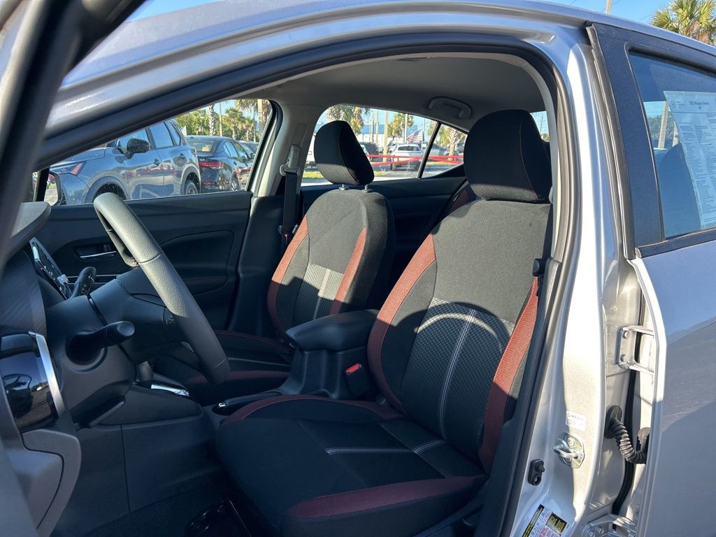 2025 Nissan Versa SR photo 12