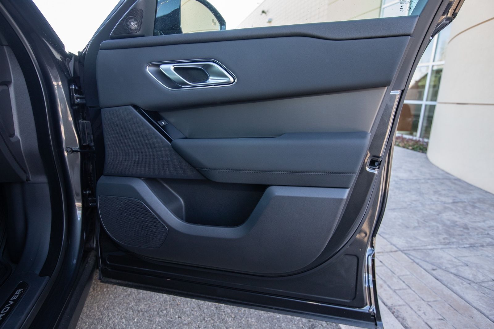 2025 Land Rover Range Rover Velar SE photo 34