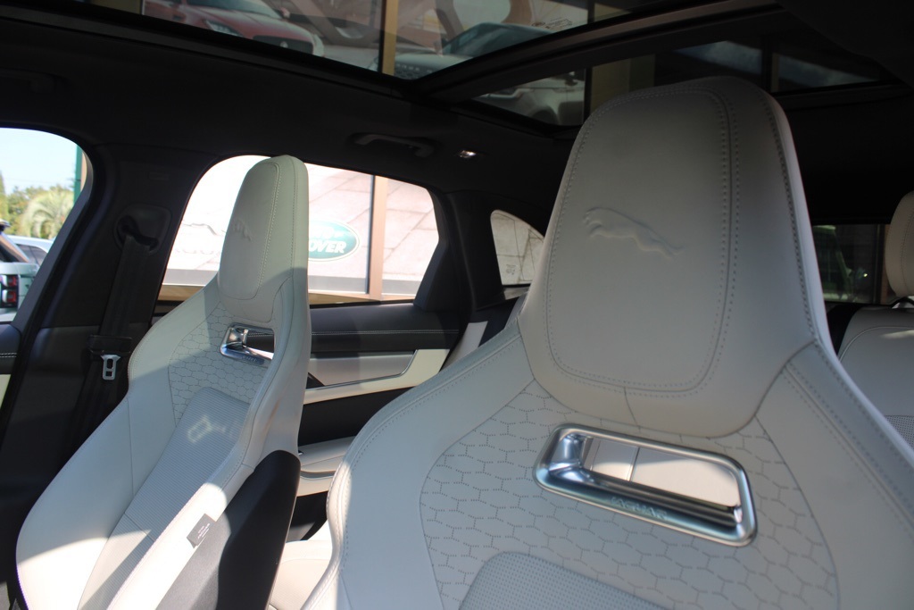 2024 Jaguar F-PACE R-Dynamic S P400 photo 5