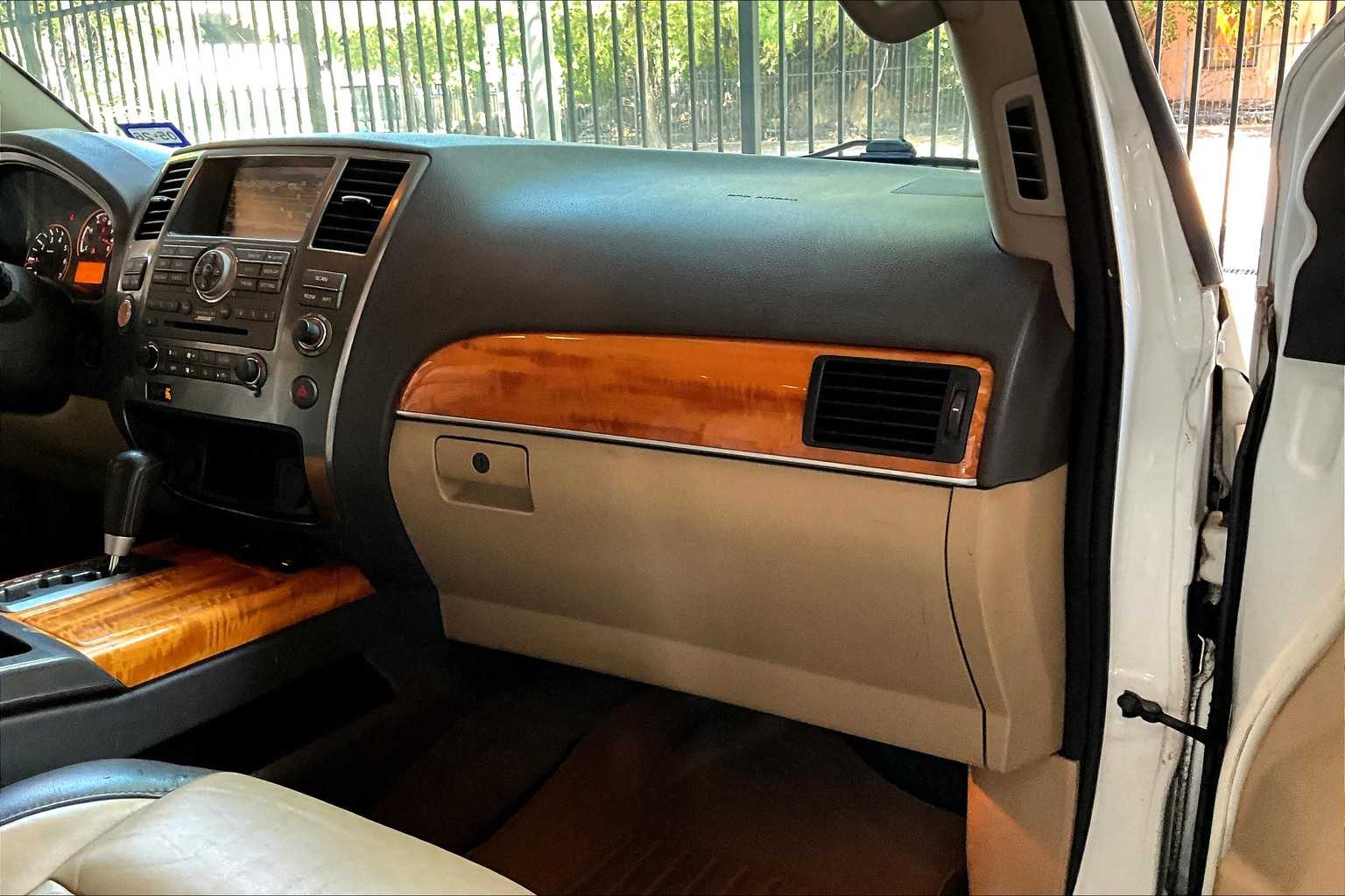2014 Nissan Armada Platinum photo 17