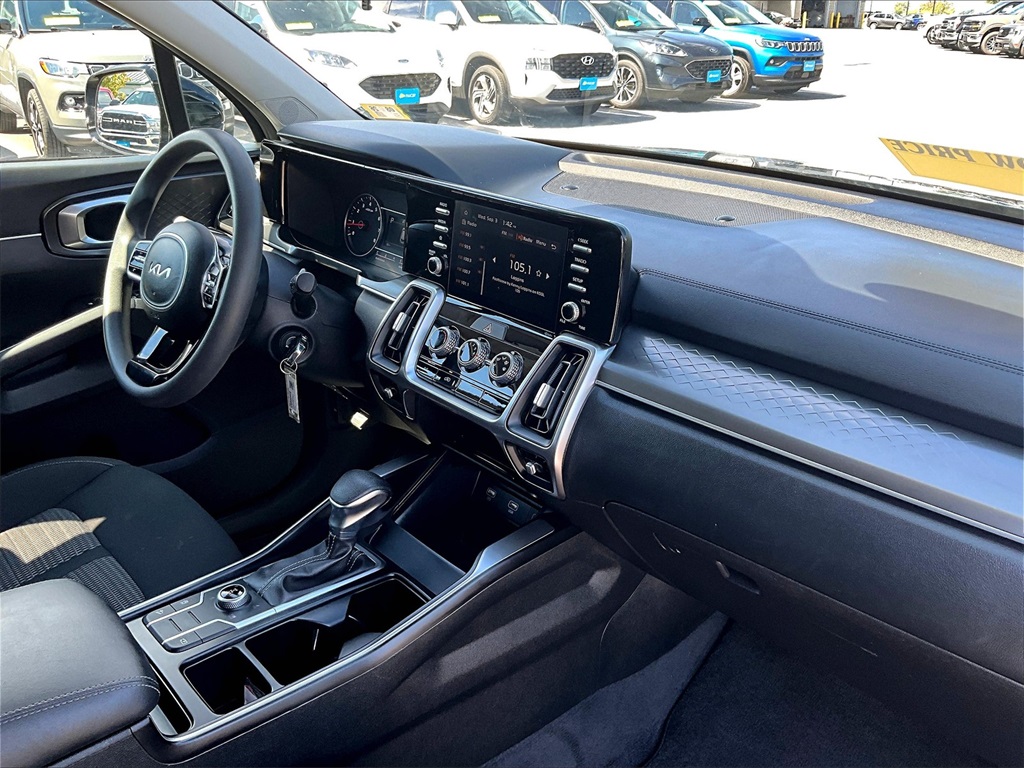 2022 Kia Sorento LX photo 14
