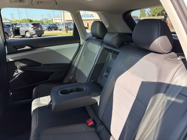 2023 Volkswagen Taos SE photo 24