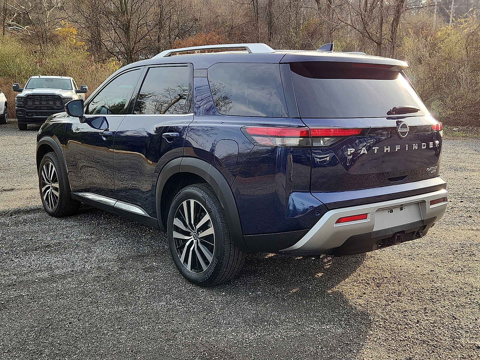 2023 Nissan Pathfinder Platinum photo 4