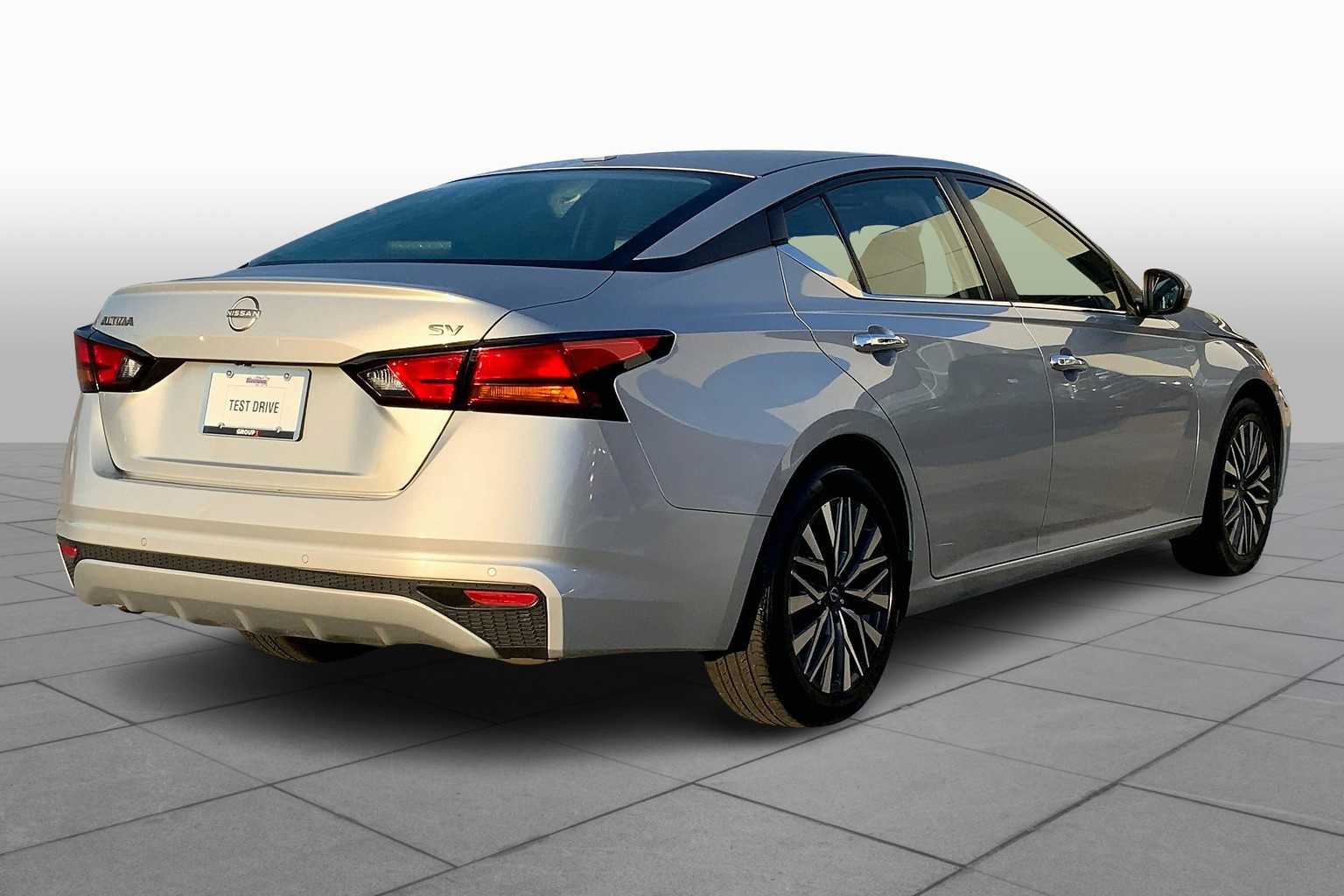 2023 Nissan Altima 2.5 SV photo 12