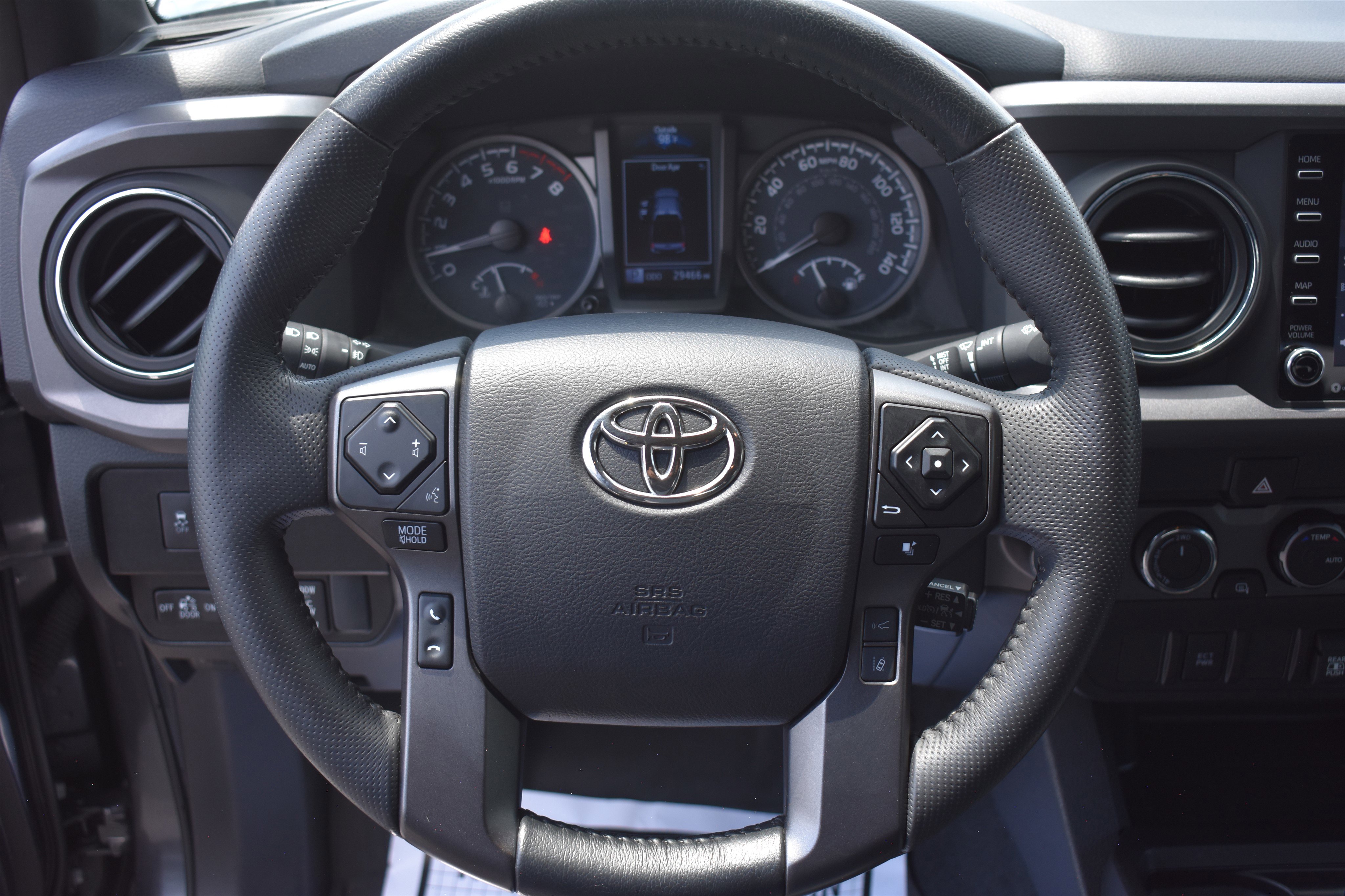 2022 Toyota Tacoma SR5 photo 8