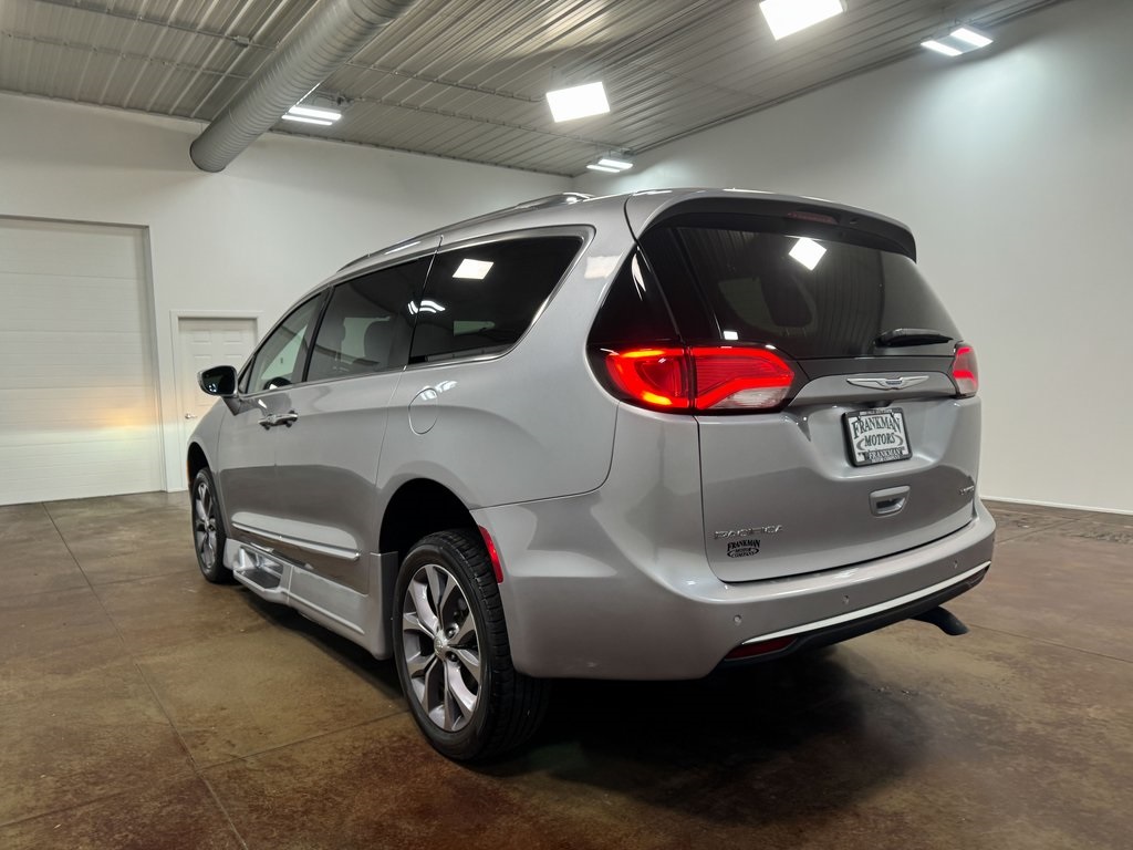2018 Chrysler Pacifica Limited photo 38
