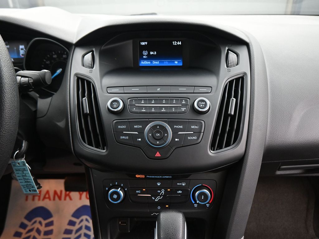 2018 Ford Focus SE photo 44