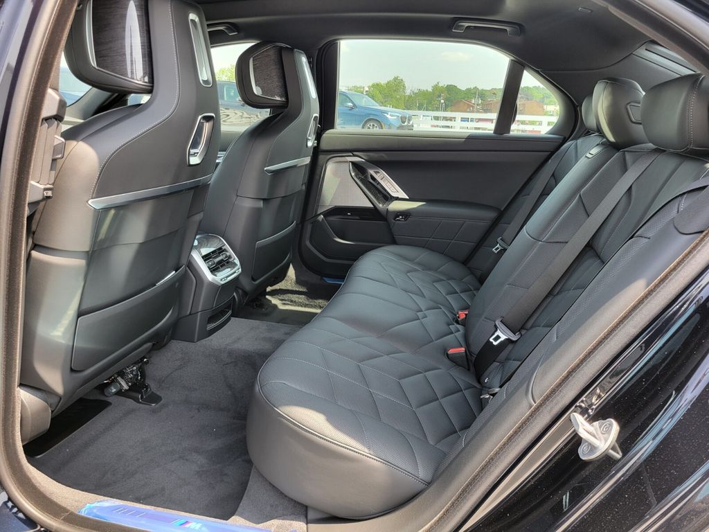2025 Bmw 760i 760i xDrive photo 17