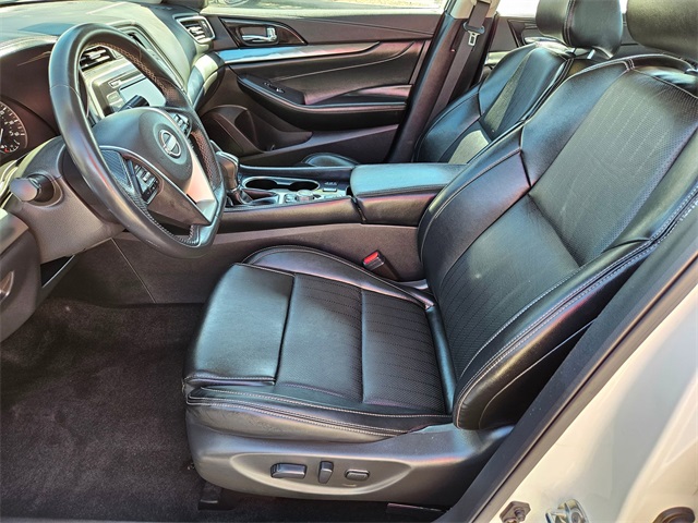 2023 Nissan Maxima SV photo 12