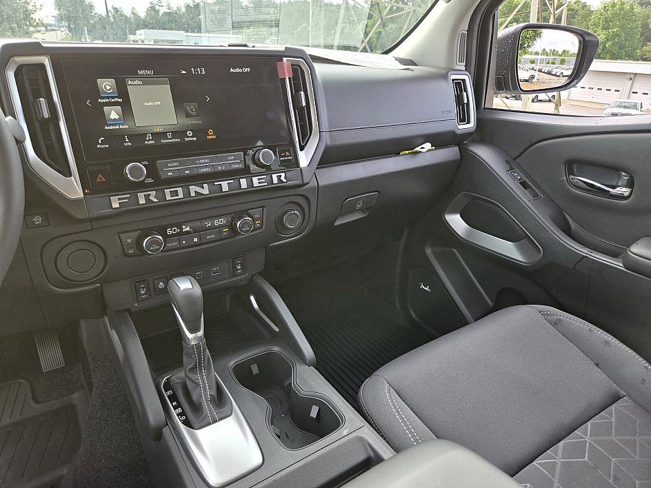 2025 Nissan Frontier Crew Cab SV photo 12