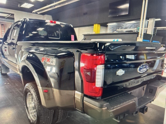 2017 Ford F-350 photo 3