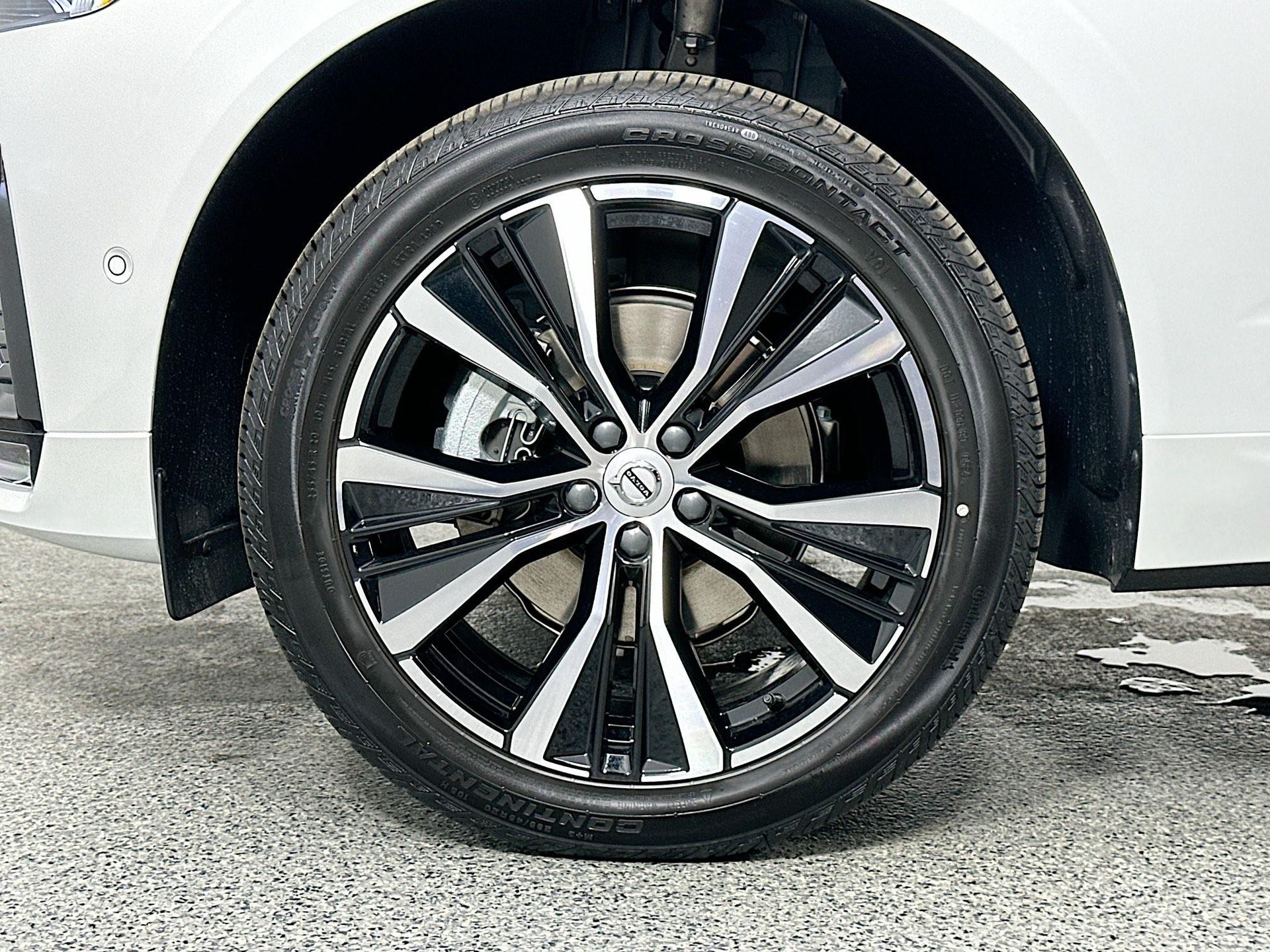 2025 Volvo XC60 B5 Plus photo 7