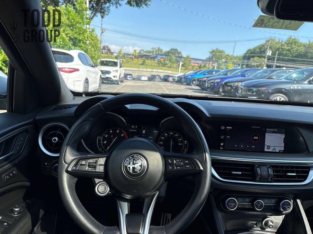 2022 Alfa Romeo Stelvio Ti photo 13