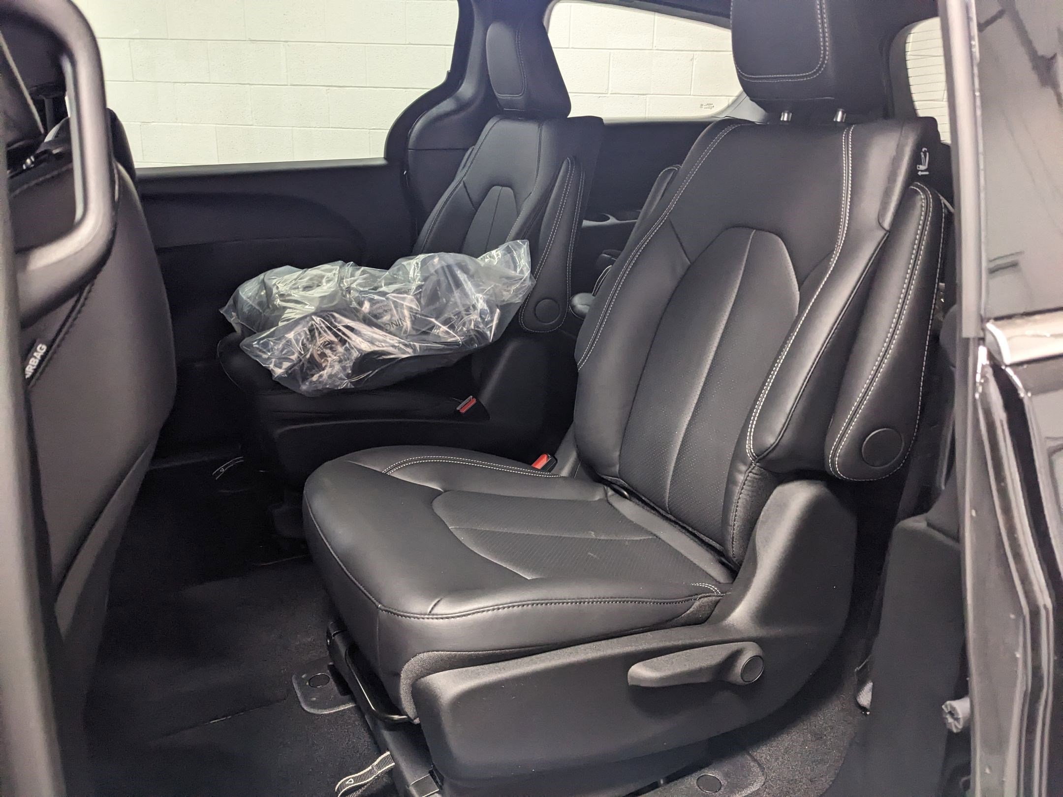 2025 Chrysler Pacifica Hybrid photo 15