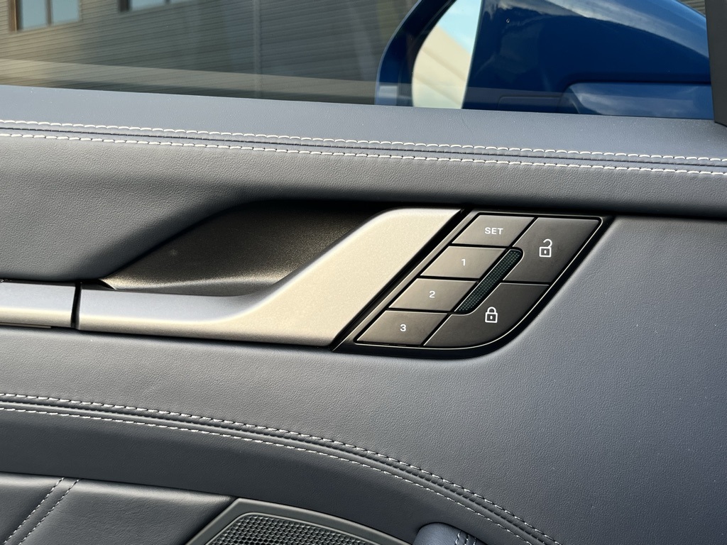 2025 Porsche 911 photo 25