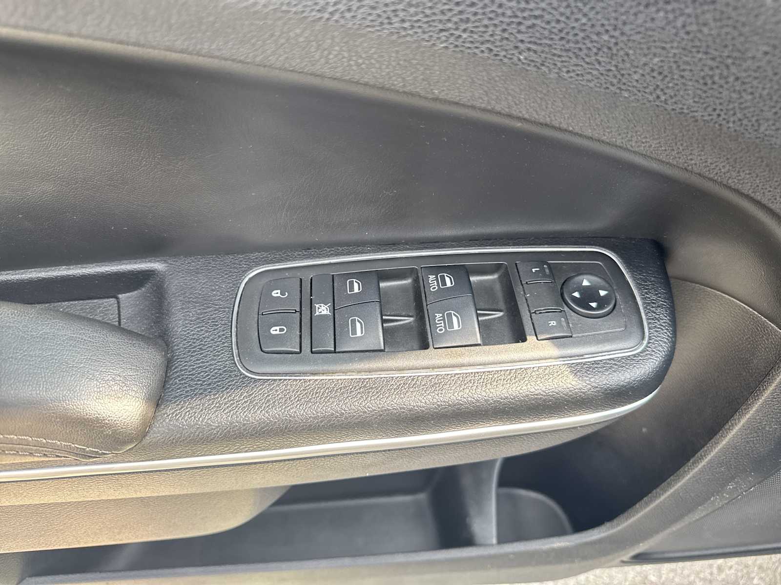 2018 Chrysler 300 Touring photo 11