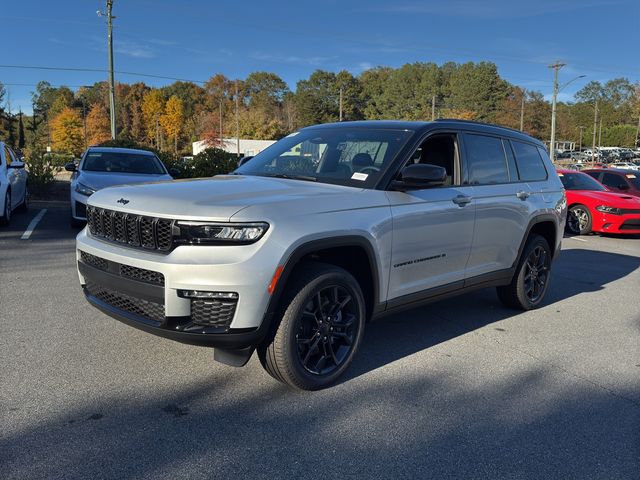 2025 Jeep Grand Cherokee Limited photo 3