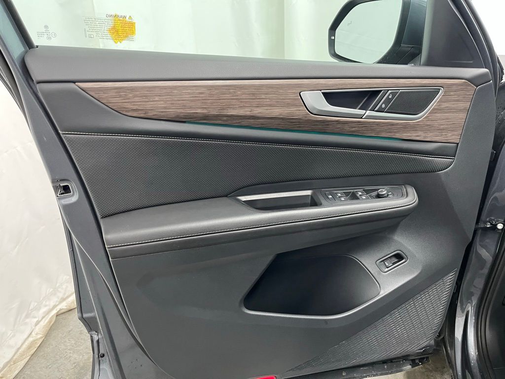 2024 Volkswagen Atlas SEL photo 8